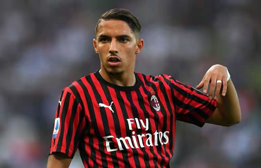  米兰核心复出盘活中场  