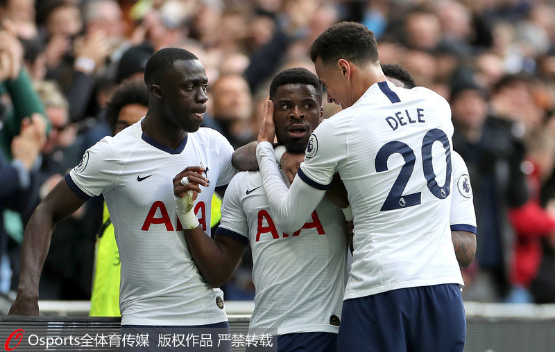  热刺防线送礼遭绝平，争冠关键分拱手相让  